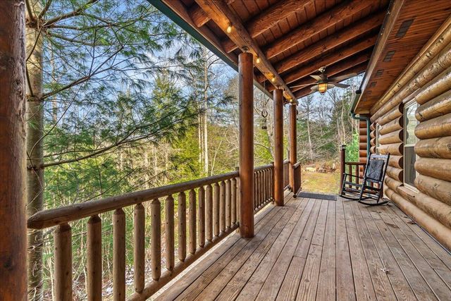 645 Right Fork Fixer Road, Zoe, KY 41397