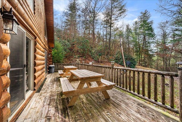 645 Right Fork Fixer Road, Zoe, KY 41397