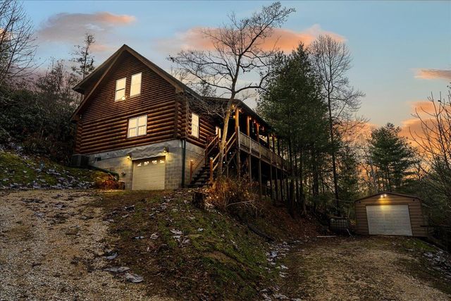 645 Right Fork Fixer Road, Zoe, KY 41397