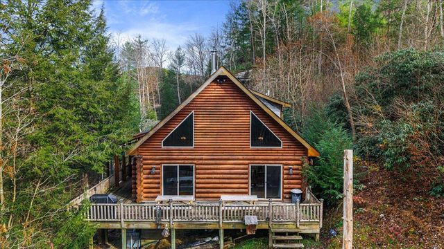 645 Right Fork Fixer Road, Zoe, KY 41397