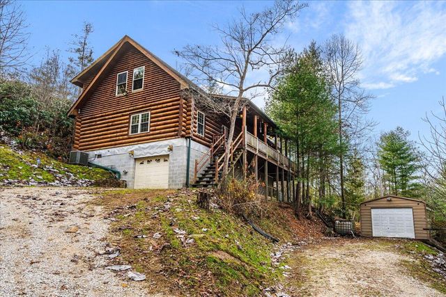 645 Right Fork Fixer Road, Zoe, KY 41397