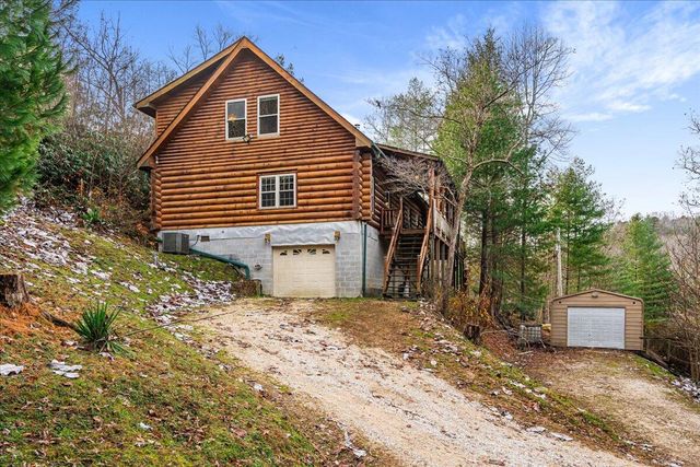 645 Right Fork Fixer Road, Zoe, KY 41397