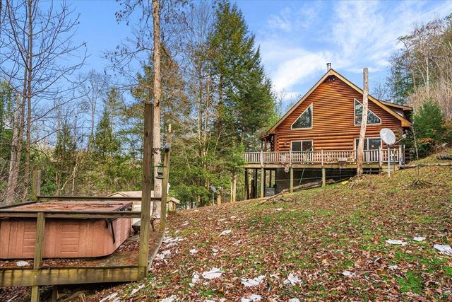 645 Right Fork Fixer Road, Zoe, KY 41397