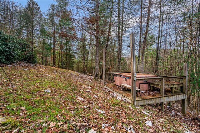 645 Right Fork Fixer Road, Zoe, KY 41397