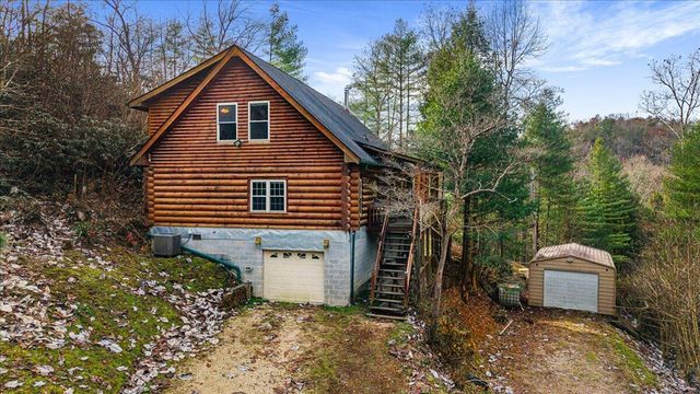 645 Right Fork Fixer Road, Zoe, KY 41397