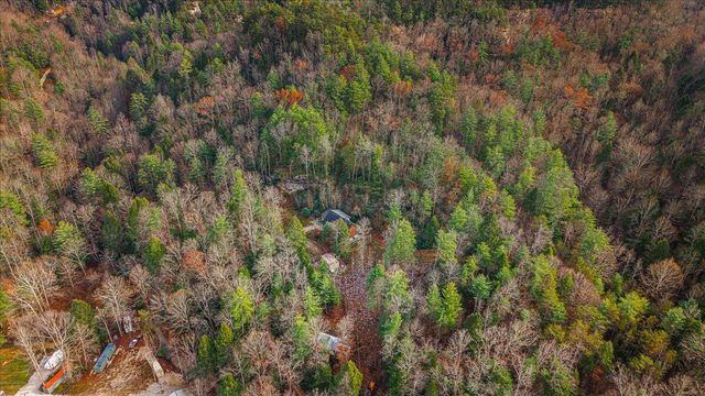 645 Right Fork Fixer Road, Zoe, KY 41397