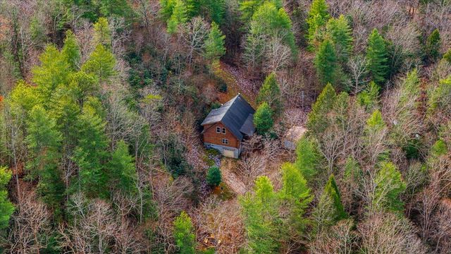 645 Right Fork Fixer Road, Zoe, KY 41397