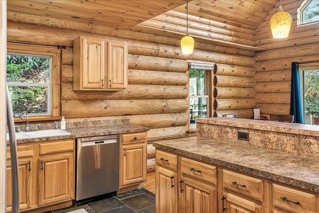 645 Right Fork Fixer Road, Zoe, KY 41397