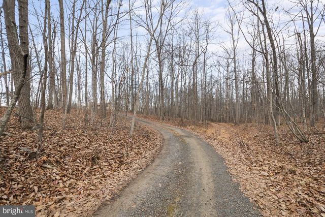 7389 LEEDS MANOR RD, Marshall, VA 20115