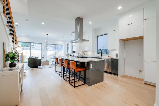 1634 Castle Court, Houston, TX 77006