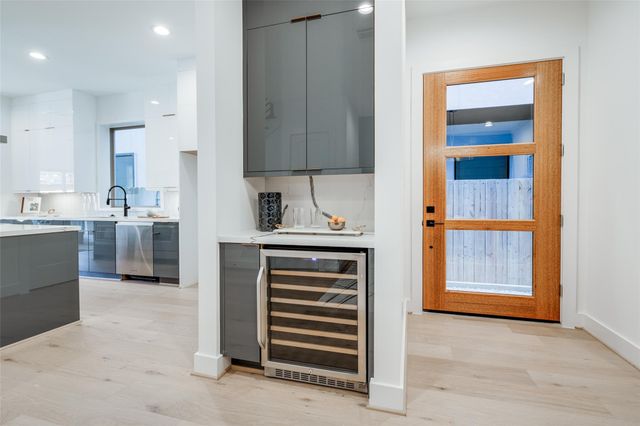 1634 Castle Court, Houston, TX 77006