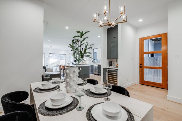 1634 Castle Court, Houston, TX 77006