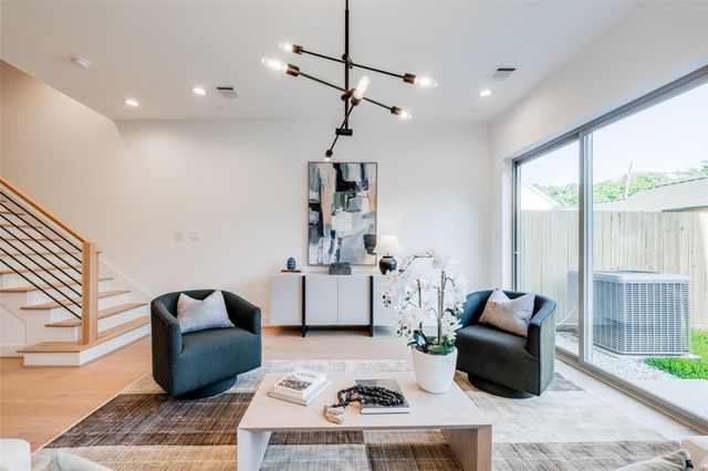 1634 Castle Court, Houston, TX 77006