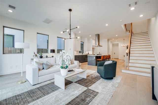 1634 Castle Court, Houston, TX 77006