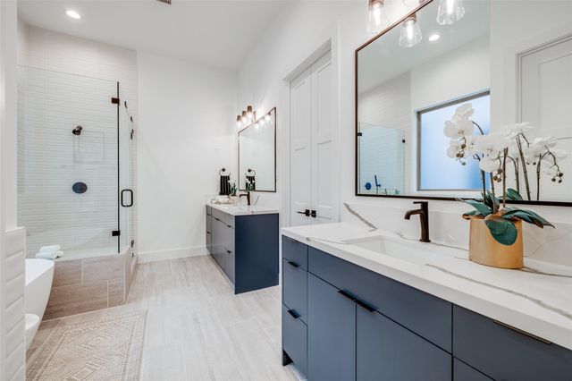 1634 Castle Court, Houston, TX 77006