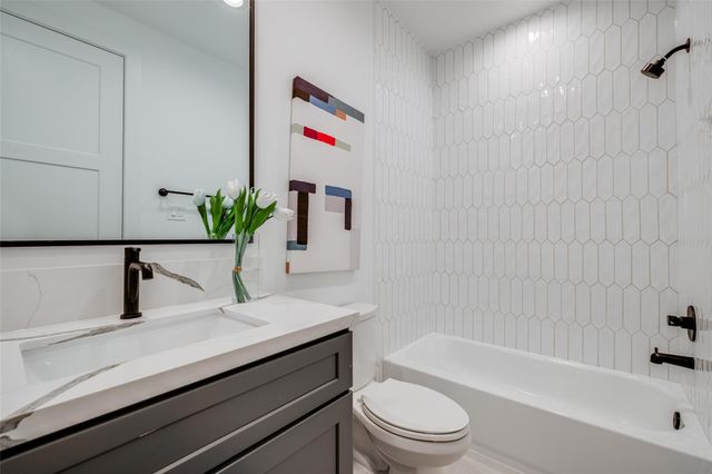 1634 Castle Court, Houston, TX 77006