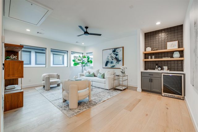 1634 Castle Court, Houston, TX 77006