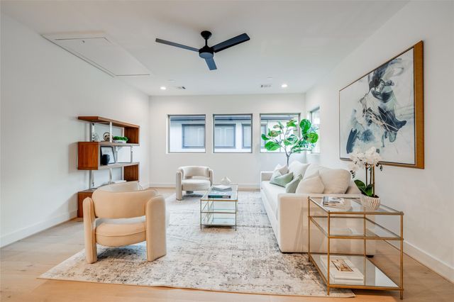 1634 Castle Court, Houston, TX 77006