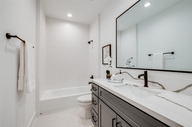 1634 Castle Court, Houston, TX 77006