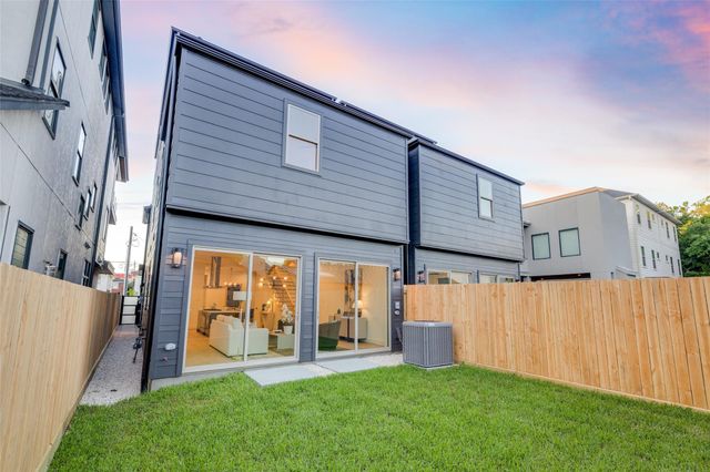 1634 Castle Court, Houston, TX 77006