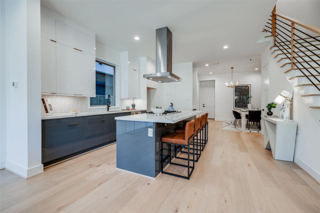 1634 Castle Court, Houston, TX 77006