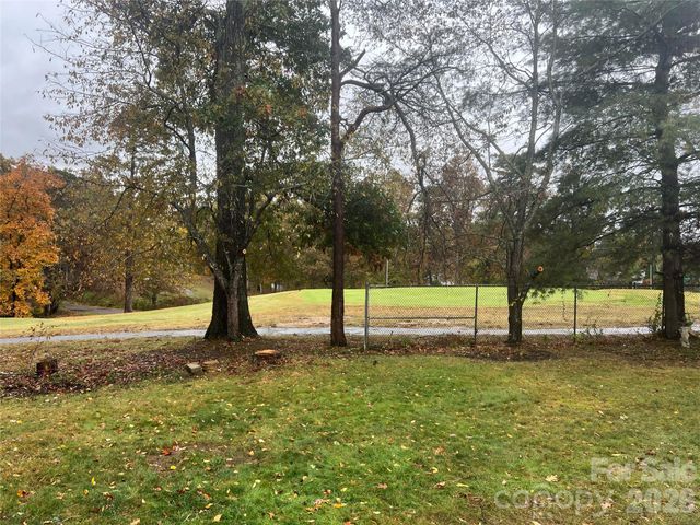 243 Governors View Road, Asheville, NC 28805