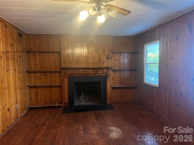 243 Governors View Road, Asheville, NC 28805