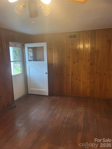 243 Governors View Road, Asheville, NC 28805