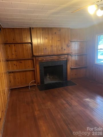 243 Governors View Road, Asheville, NC 28805