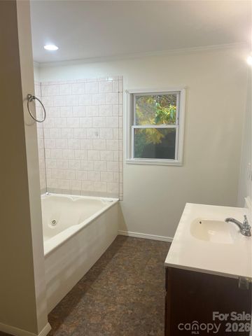 243 Governors View Road, Asheville, NC 28805