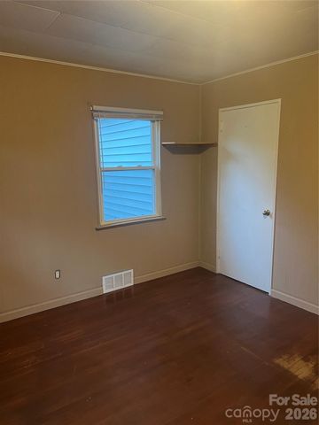 243 Governors View Road, Asheville, NC 28805