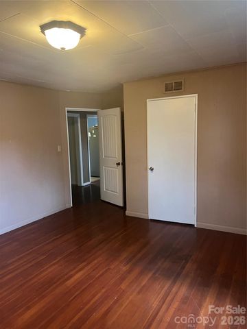 243 Governors View Road, Asheville, NC 28805