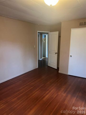 243 Governors View Road, Asheville, NC 28805