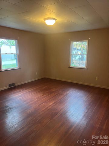 243 Governors View Road, Asheville, NC 28805