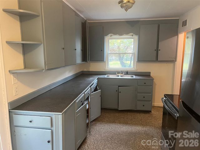 243 Governors View Road, Asheville, NC 28805