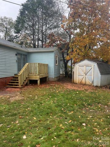 243 Governors View Road, Asheville, NC 28805