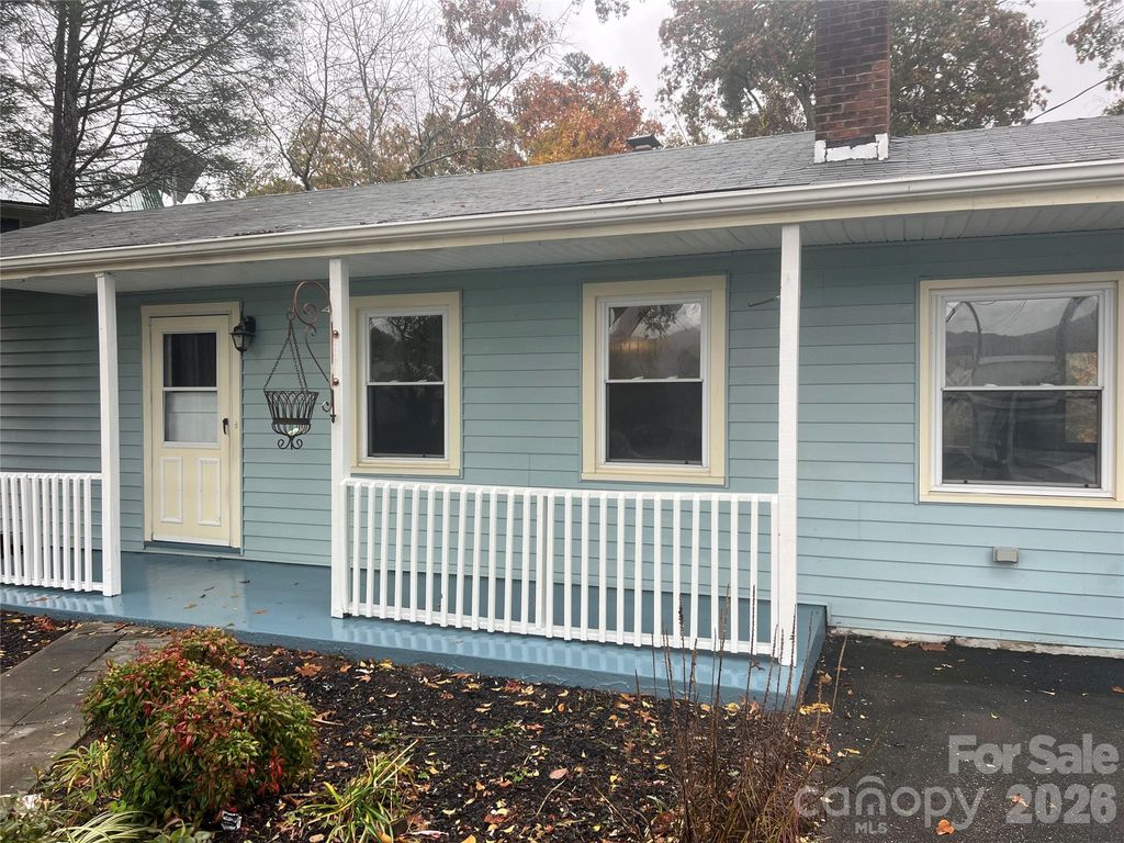 243 Governors View Road, Asheville, NC 28805