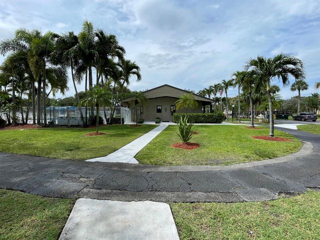 536 Shady Pine Way A2, West Palm Beach, FL 33415