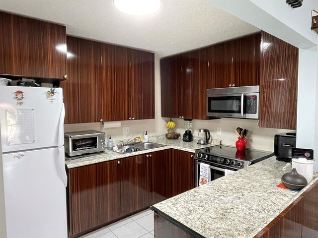 536 Shady Pine Way A2, West Palm Beach, FL 33415