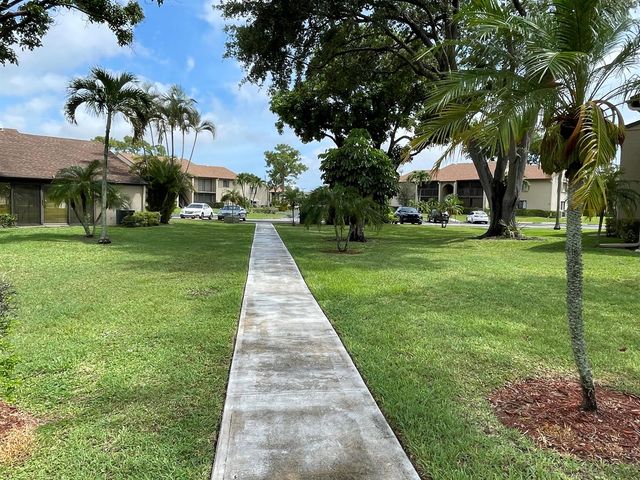 536 Shady Pine Way A2, West Palm Beach, FL 33415