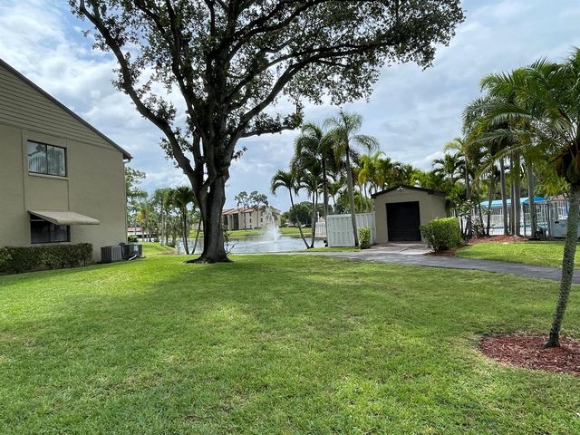 536 Shady Pine Way A2, West Palm Beach, FL 33415