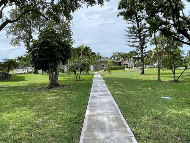 536 Shady Pine Way A2, West Palm Beach, FL 33415