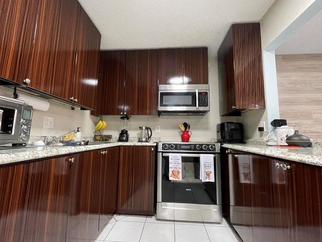 536 Shady Pine Way A2, West Palm Beach, FL 33415