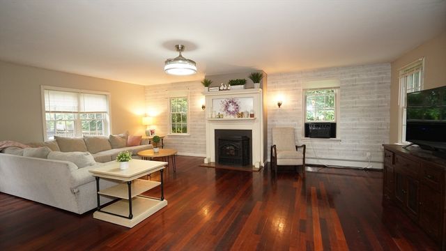 59 Whitins Road, Sutton, MA 01590
