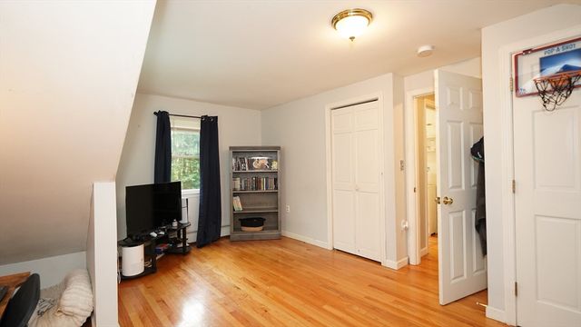 59 Whitins Road, Sutton, MA 01590