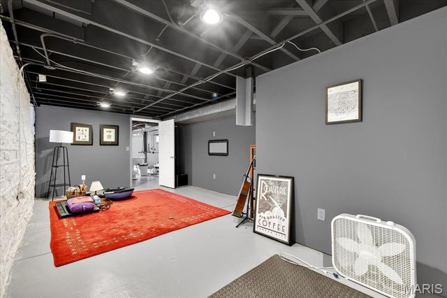 5346 Tholozan Avenue, St Louis, MO 63109