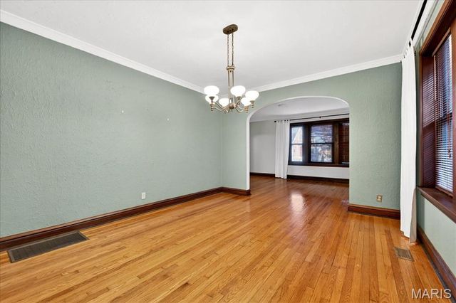 5346 Tholozan Avenue, St Louis, MO 63109