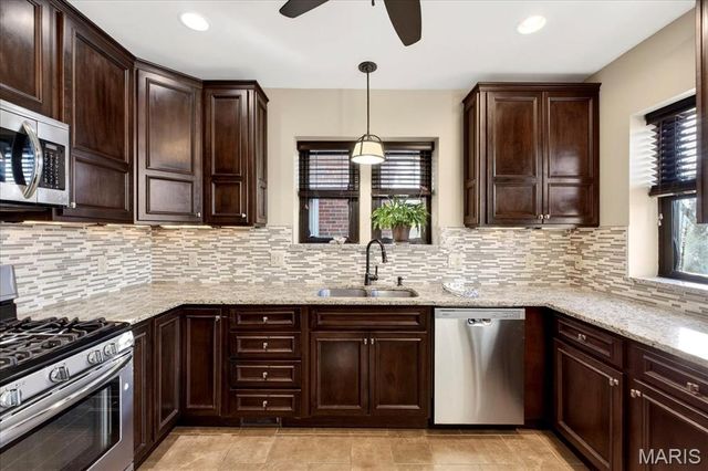 5346 Tholozan Avenue, St Louis, MO 63109