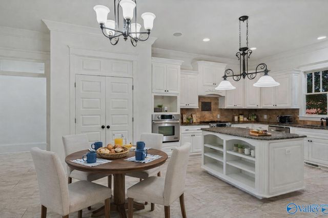 31 Lake Forest Blvd SW, Huntsville, AL 35824