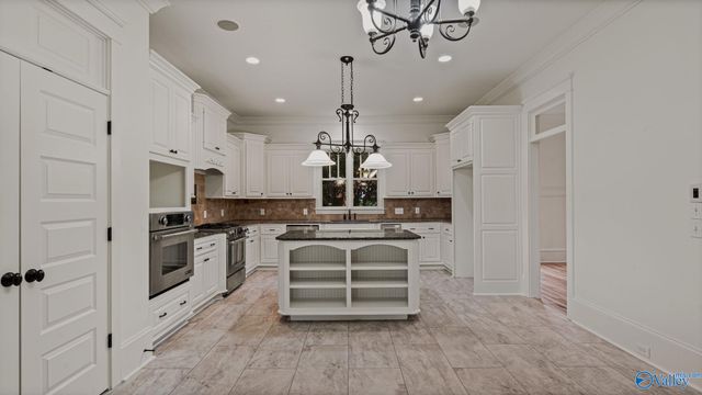 31 Lake Forest Blvd SW, Huntsville, AL 35824